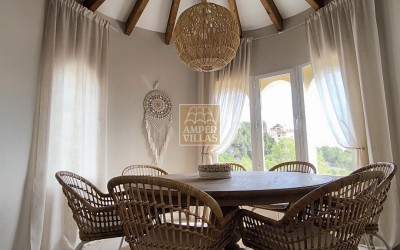  Fantástica villa con vistas panorámicas al mar.